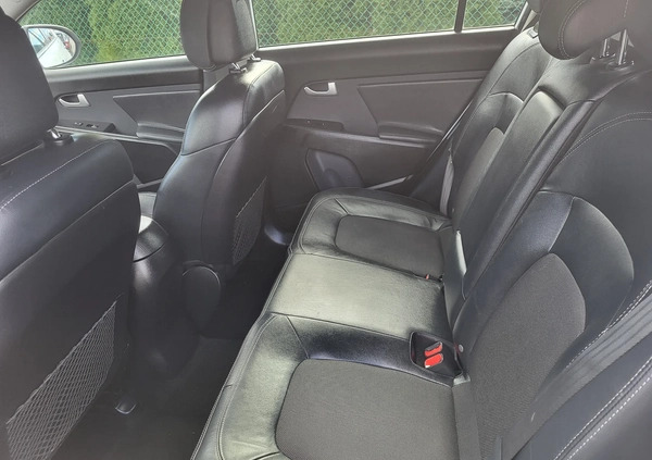 Kia Sportage cena 49900 przebieg: 179500, rok produkcji 2012 z Tarnów małe 379